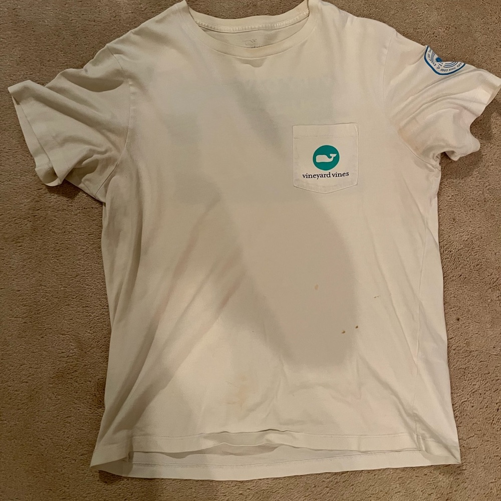 Vineyard vines t shirt